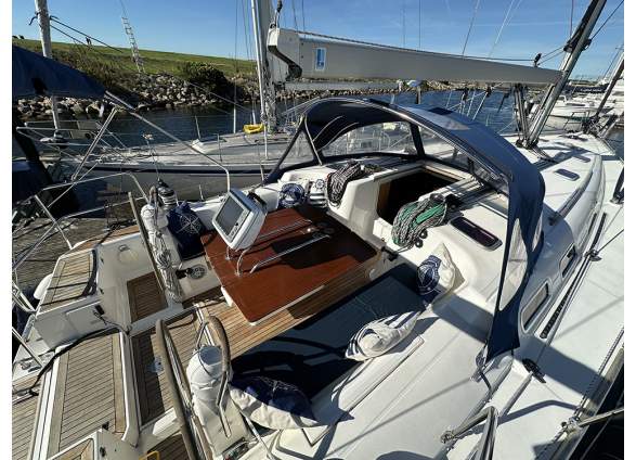 2025-10/exterior-68-